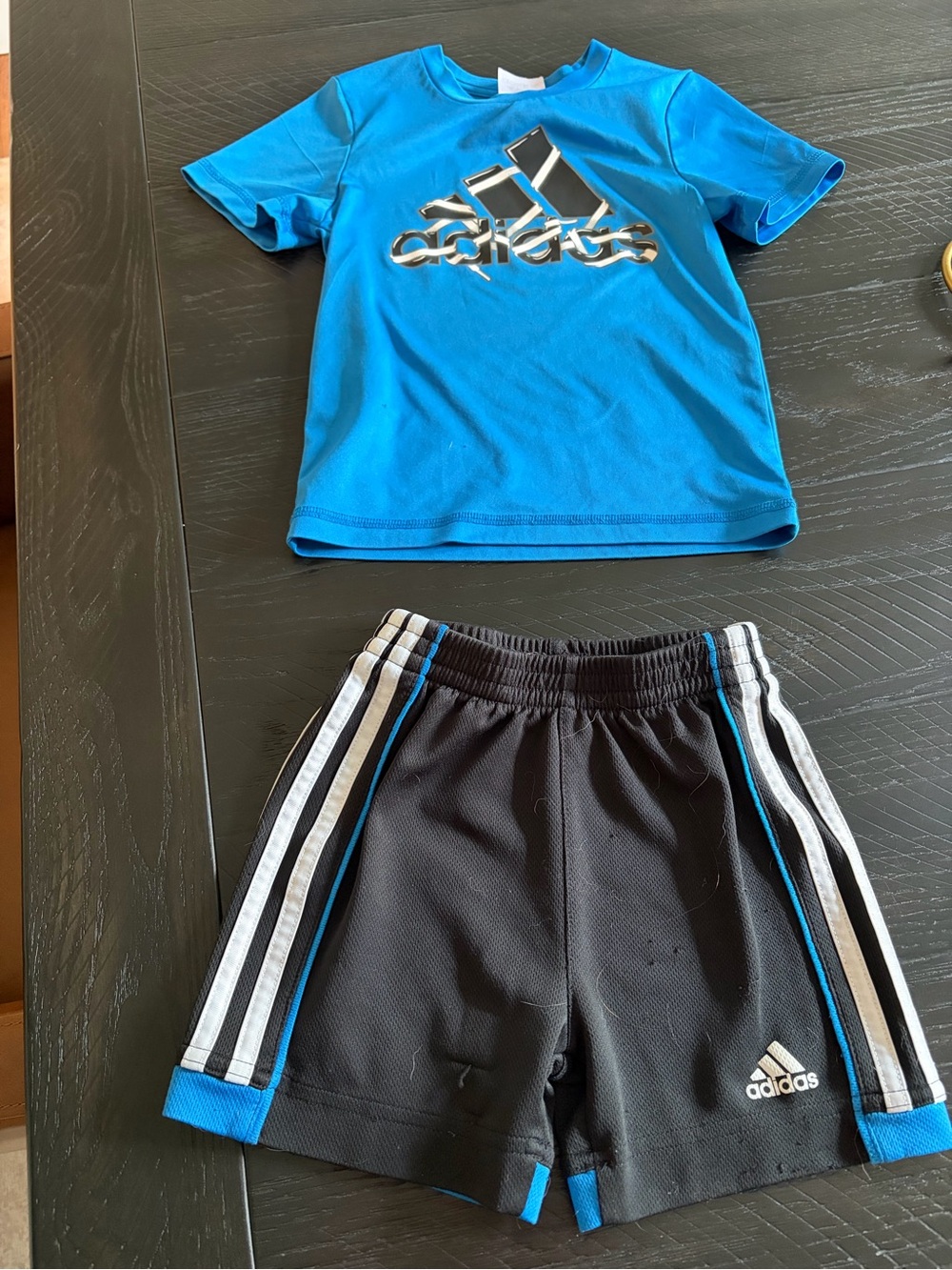 adidas 2-piece set shirt and shorts with Elastic Waistband and Logo - Boys 3T